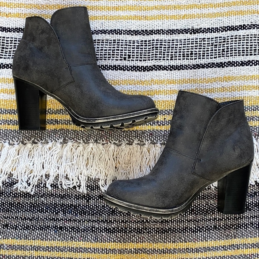 NWOT Lug Sole Booties